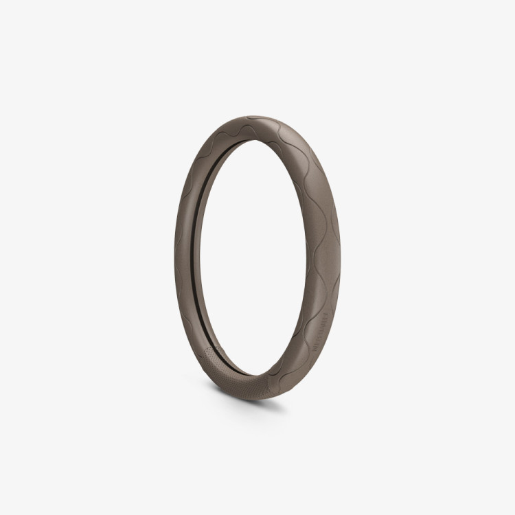 add_aimban waving_20250807_186663.jpg